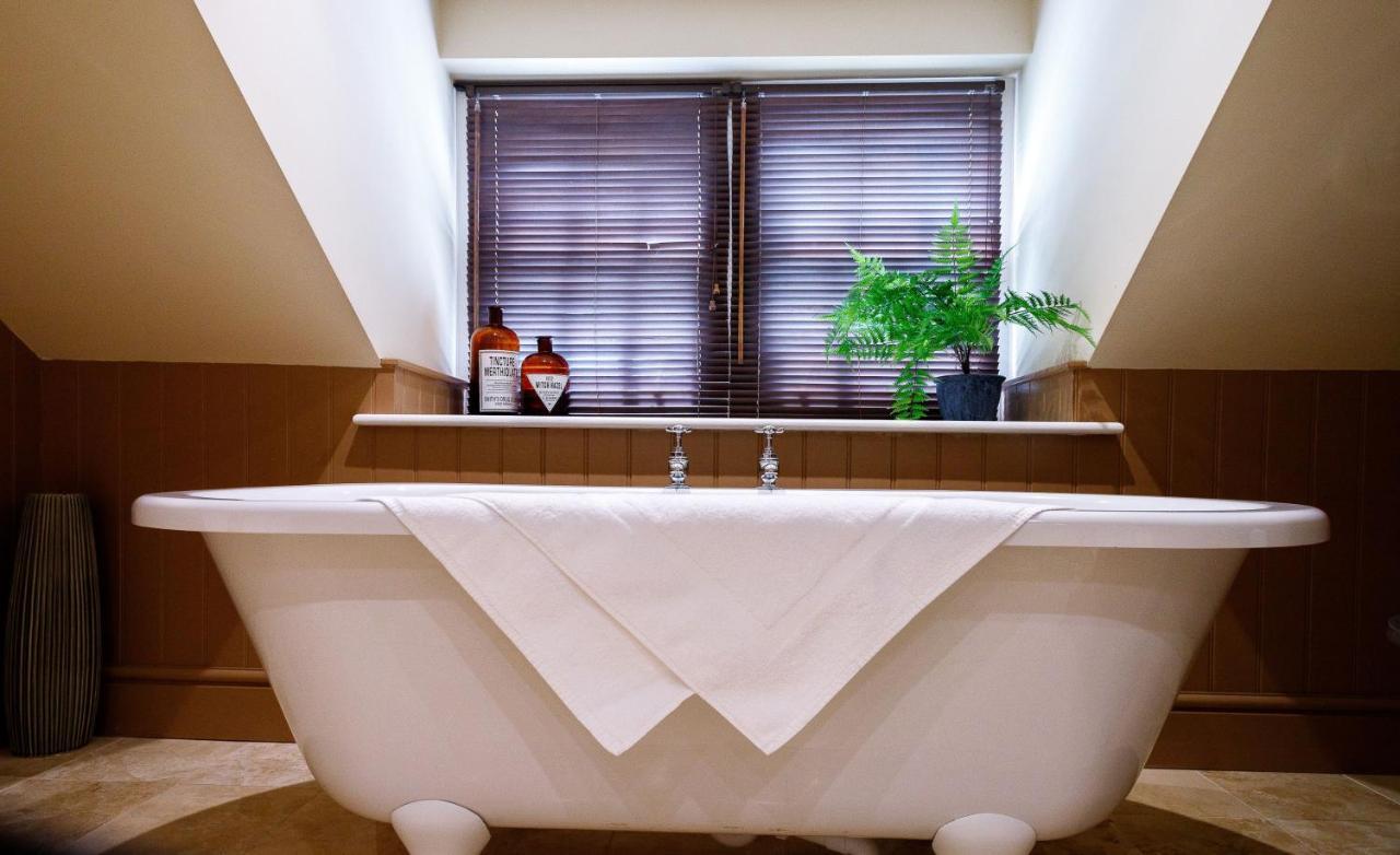 Plough Inn Lupton Екстер'єр фото